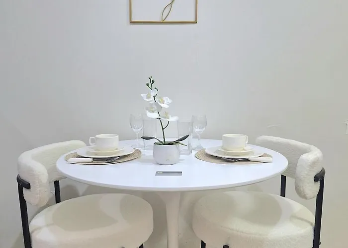 Rishanna Cozy Walking Distance To It Park *